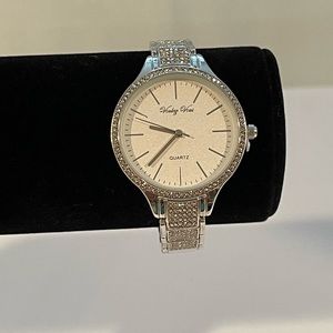 Voulez-Vous Women Stainless Steel Quartz Movement Designer Watch. Silver.